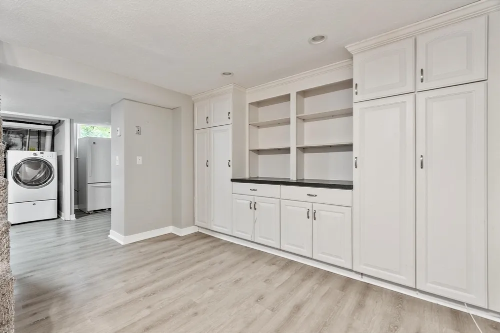 2 Rourke Ln, Lynnfield, MA 01940
