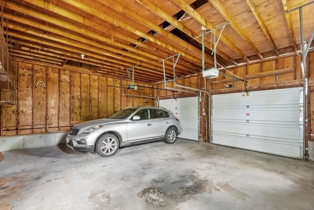 2 Rourke Ln, Lynnfield, MA 01940
