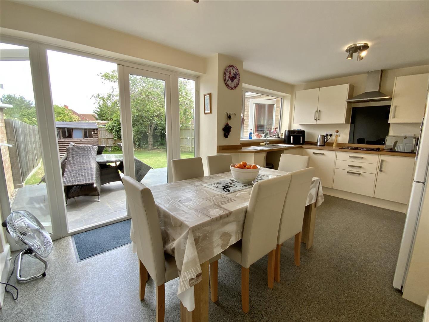 Elm Drive, Deanshanger, Milton Keynes Image 3