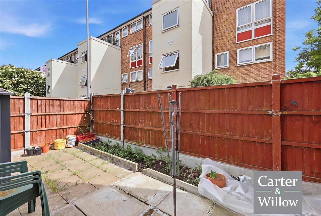 Bradwell Avenue, Essex Image 2