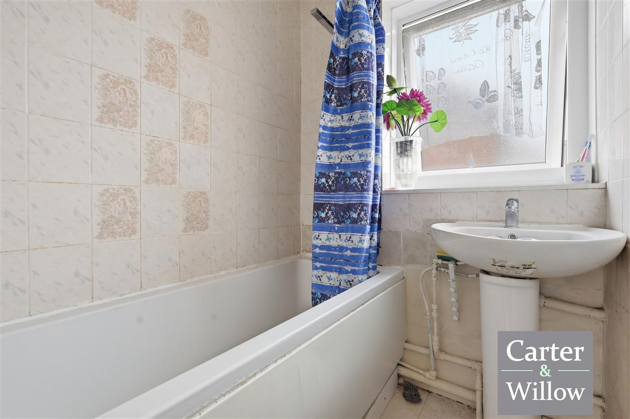 Bradwell Avenue, Essex Image 11