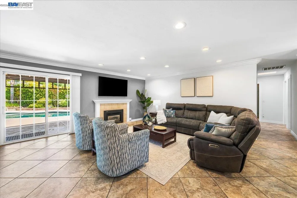 960 Kern Ct, Livermore, CA 94551