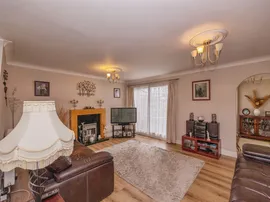 Linnet Close, Waterlooville thumb 2