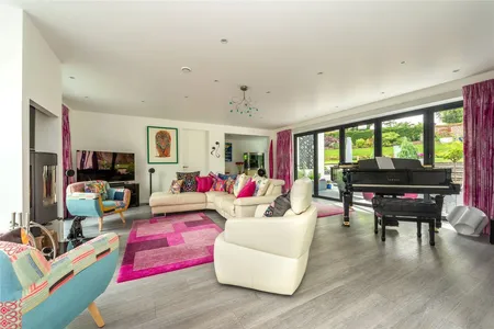 Broomfield Park, Westcott, RH4