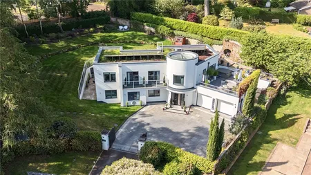 Broomfield Park, Westcott, RH4