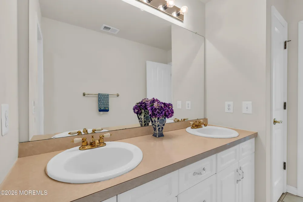17 DIAMOND HILL ROAD, Marlboro, NJ 07746
