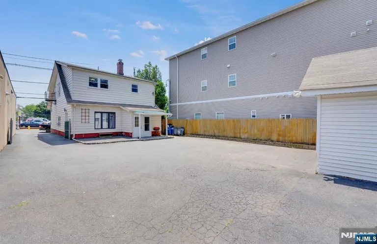 106 Broughton Ave, Bloomfield, NJ 07003