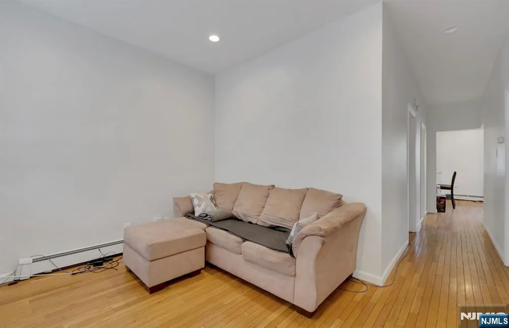 106 Broughton Ave, Bloomfield, NJ 07003