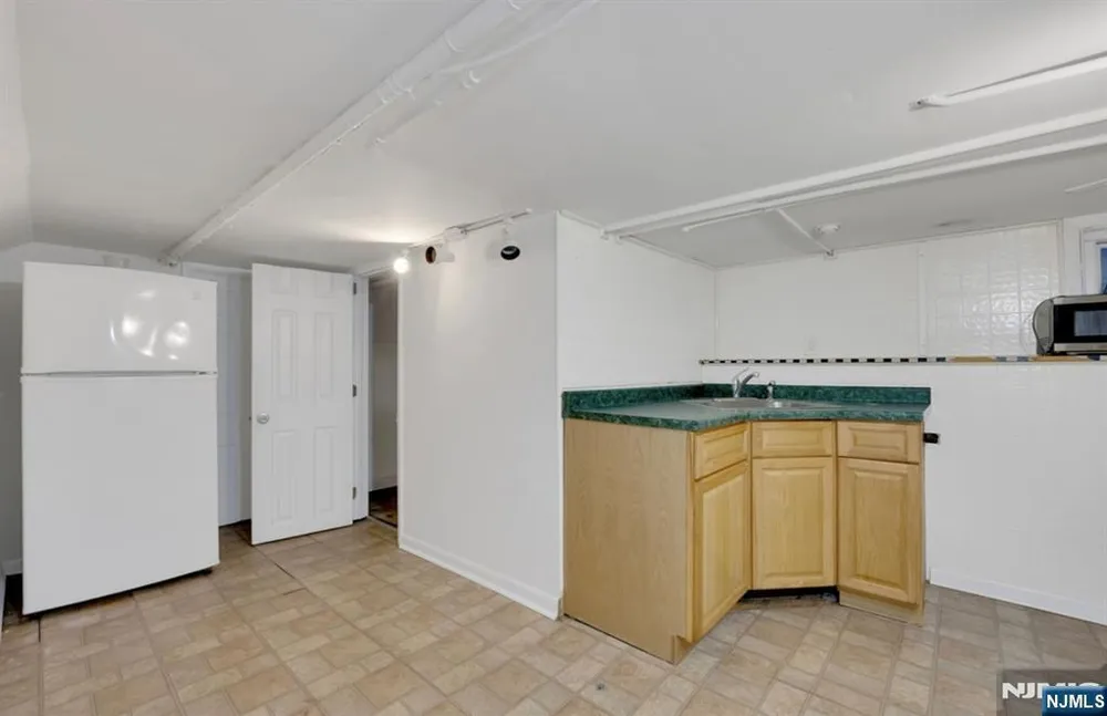 106 Broughton Ave, Bloomfield, NJ 07003