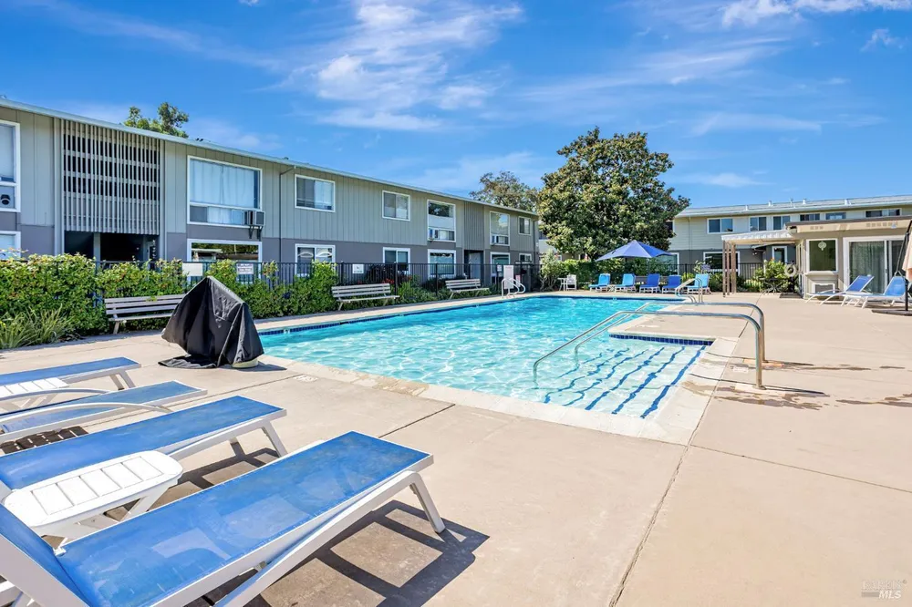 1004 Los Gamos Rd, San Rafael, CA 94903