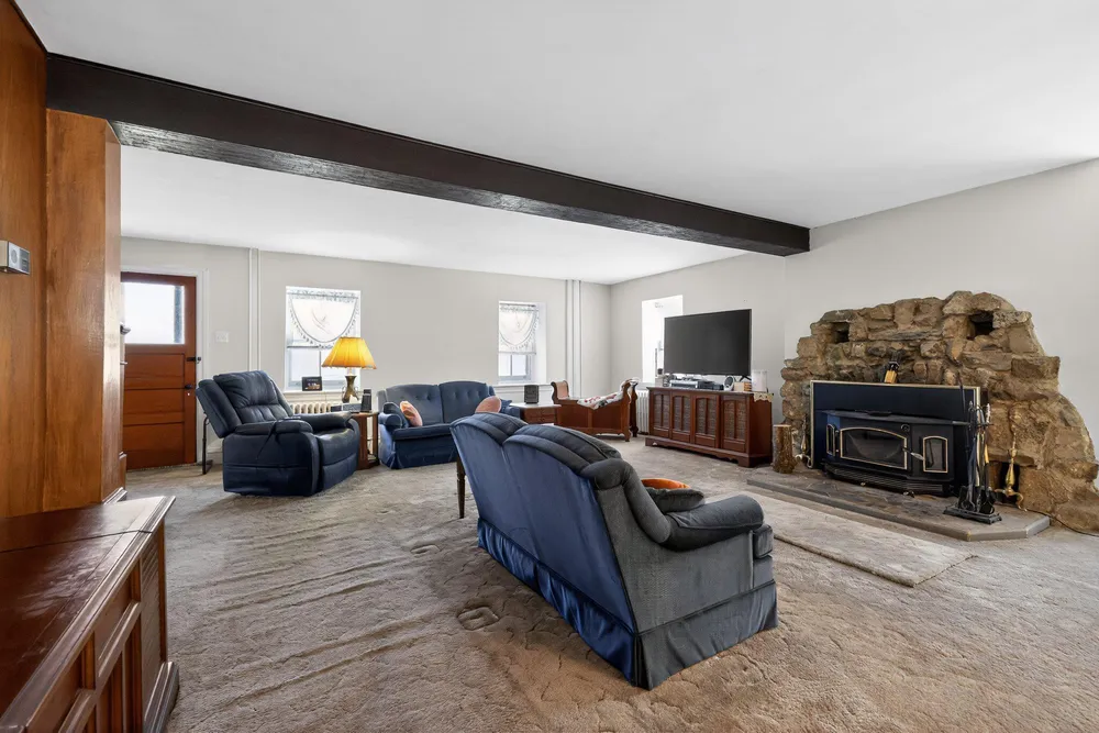 750 Loch Alsh Ave, Ambler, PA 19002
