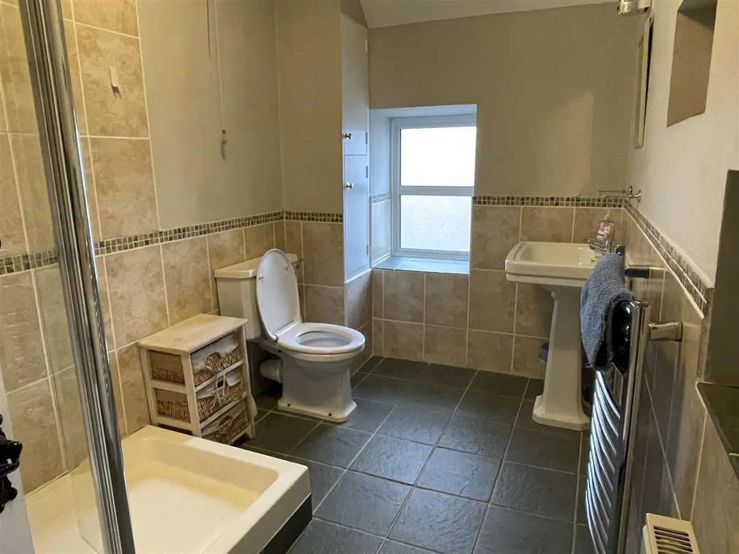 https://mr0.homeflow-assets.co.uk/files/photo/image/47482/7259/_x_/6f6YheQPMEuyQyUcQ76Whw.jpg