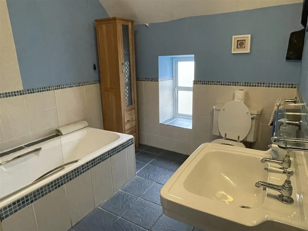 https://mr0.homeflow-assets.co.uk/files/photo/image/47482/7266/_x_/z2mPFSvmvUGmsn7q4CMjeg.jpg