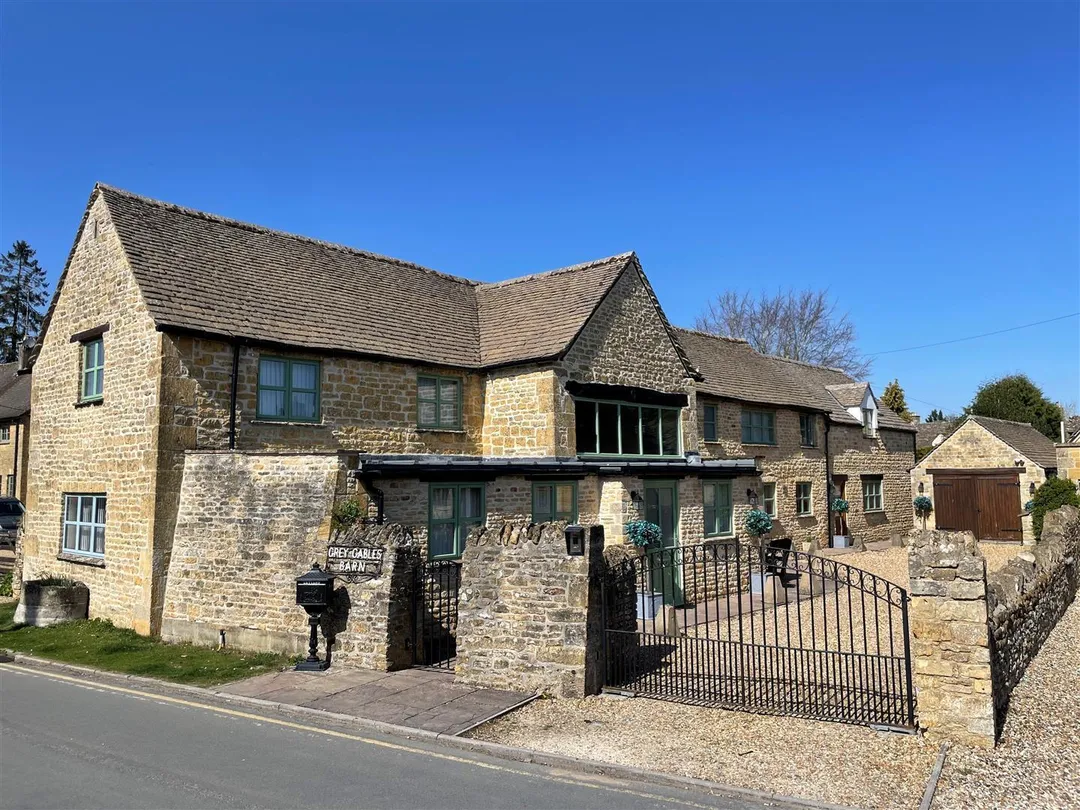 https://mr0.homeflow-assets.co.uk/files/photo/image/47482/7280/_x_/FnuHna3H90yFM3fmynRnVw.jpg