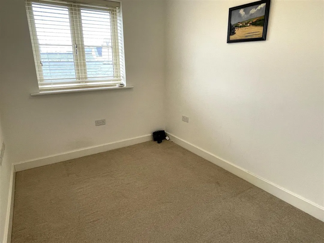 https://mr0.homeflow-assets.co.uk/files/photo/image/47484/4749/_x_/wauFKzS-4k2TCAJqWDpCuA.jpg