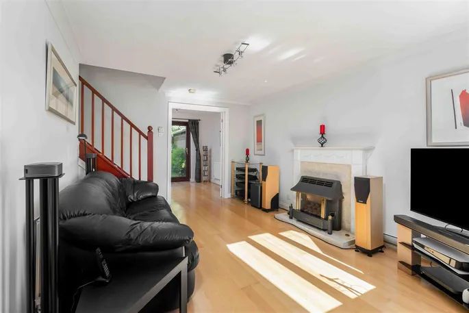 Property carousel image 2