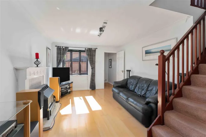 Property carousel image 12