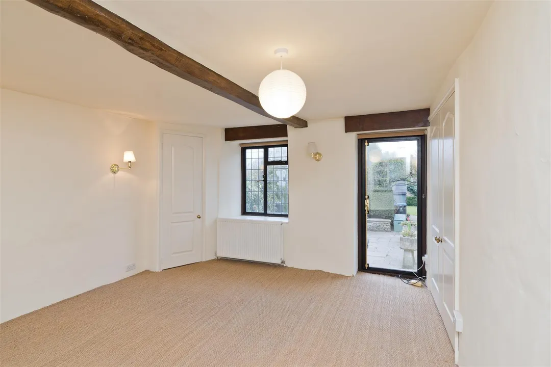 https://mr0.homeflow-assets.co.uk/files/photo/image/47485/1814/_x_/xEbDWT00IkaS9PYtdQybDg.jpg