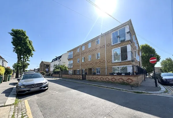 Wakefield Court, Leyton, E10