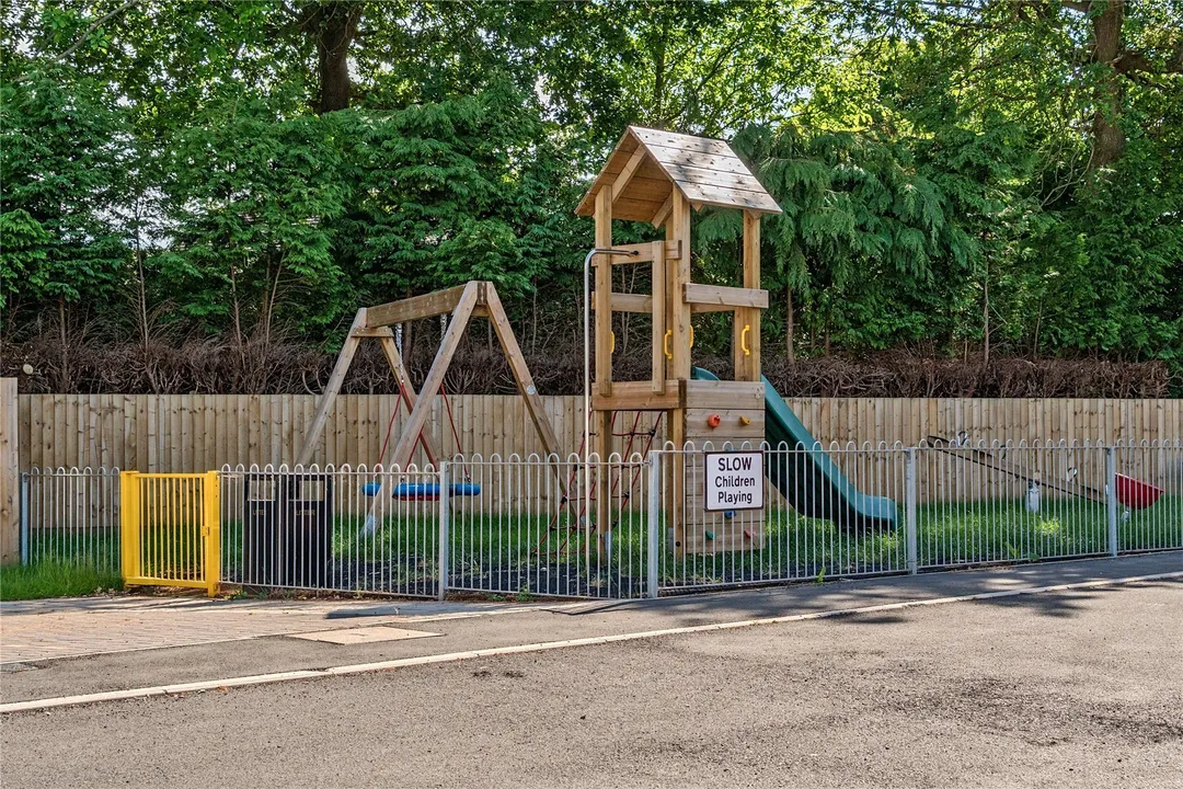 https://mr0.homeflow-assets.co.uk/files/photo/image/47486/9720/_x_/NEW230116_16.jpg