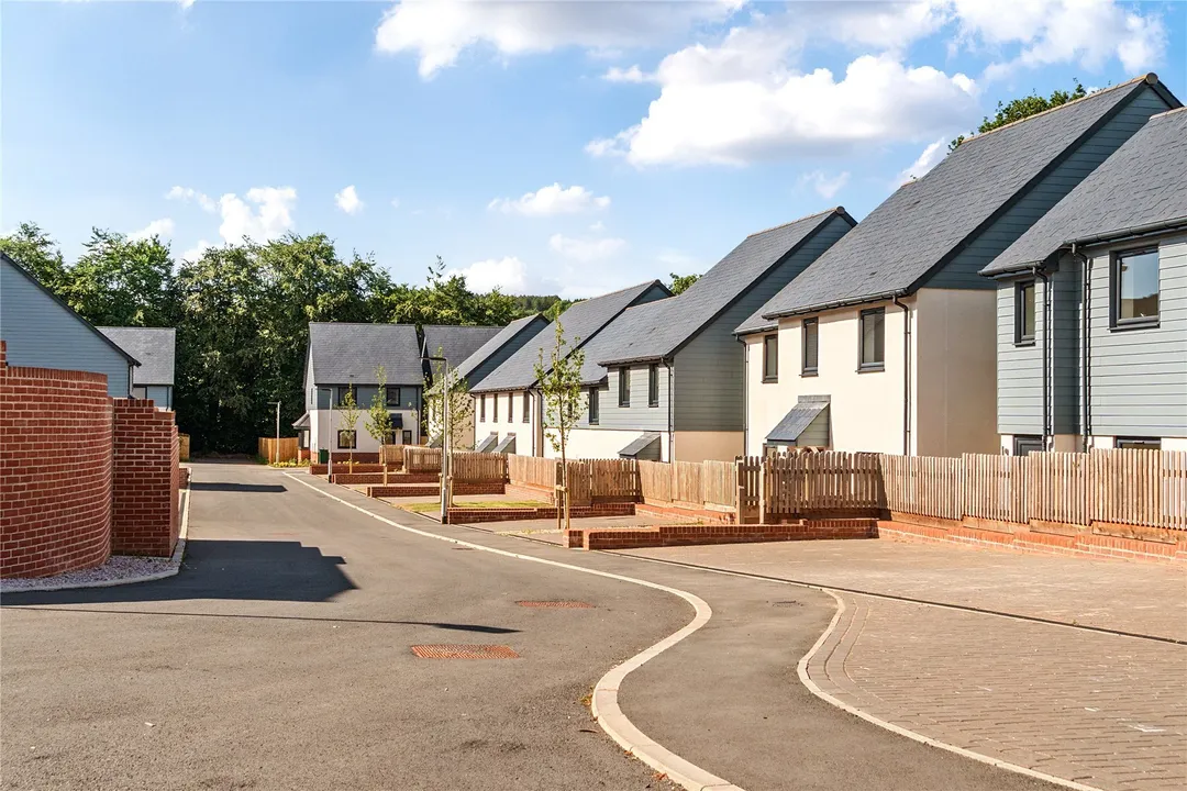https://mr0.homeflow-assets.co.uk/files/photo/image/47486/9727/_x_/NEW230116_14.jpg