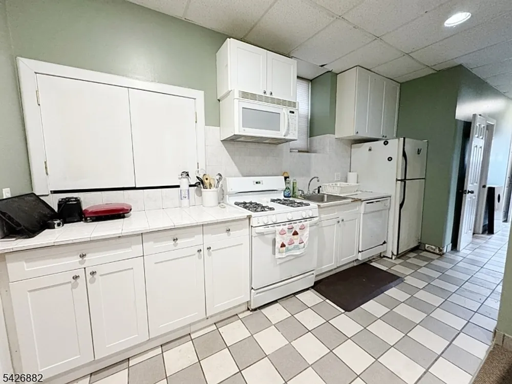 84 Saint Marys Pl, Nutley, NJ 07110