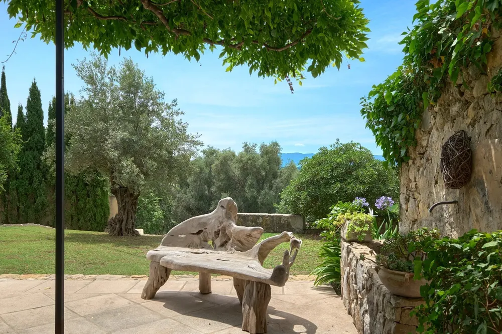Châteauneuf-Grasse, 06740, France