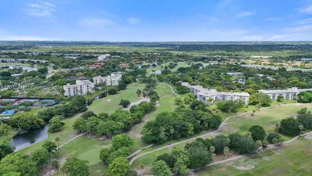 575 Oaks Ln, Pompano Beach, FL 33069
