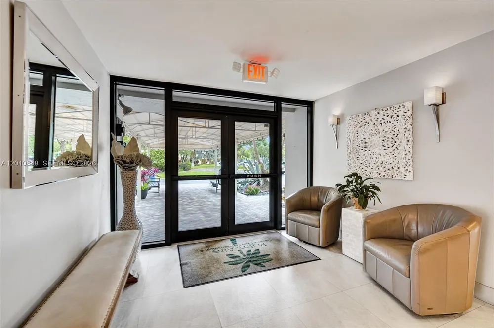 575 Oaks Ln, Pompano Beach, FL 33069