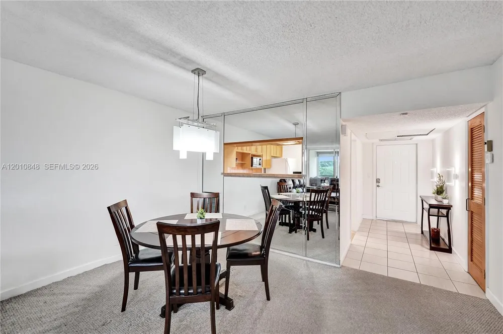 575 Oaks Ln, Pompano Beach, FL 33069
