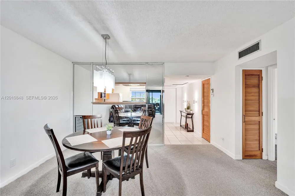 575 Oaks Ln, Pompano Beach, FL 33069