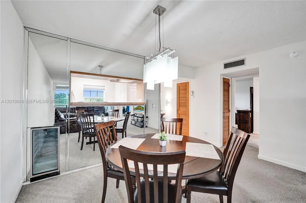 575 Oaks Ln, Pompano Beach, FL 33069