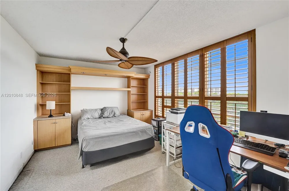 575 Oaks Ln, Pompano Beach, FL 33069