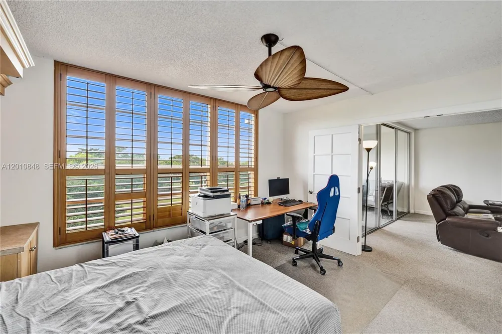 575 Oaks Ln, Pompano Beach, FL 33069