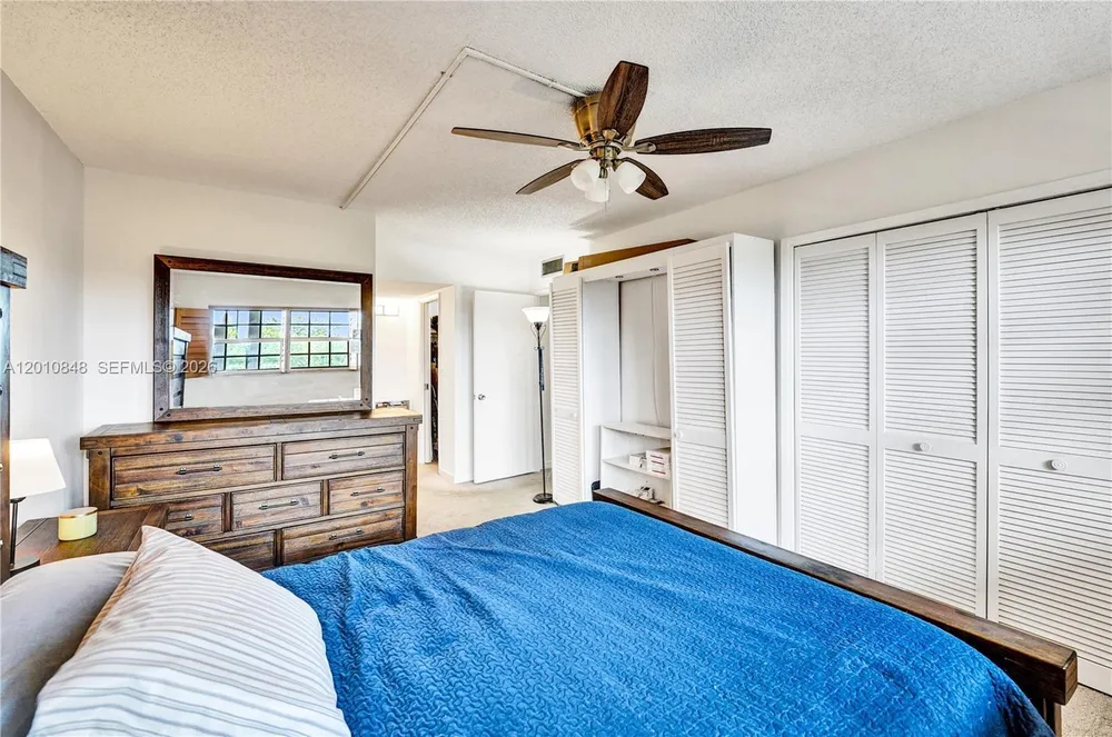 575 Oaks Ln, Pompano Beach, FL 33069
