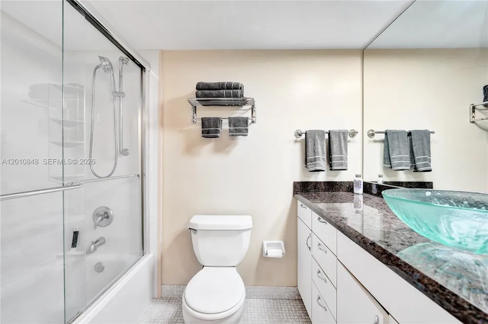 575 Oaks Ln, Pompano Beach, FL 33069