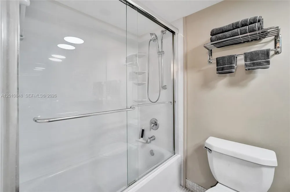 575 Oaks Ln, Pompano Beach, FL 33069