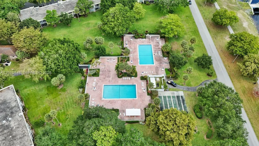575 Oaks Ln, Pompano Beach, FL 33069
