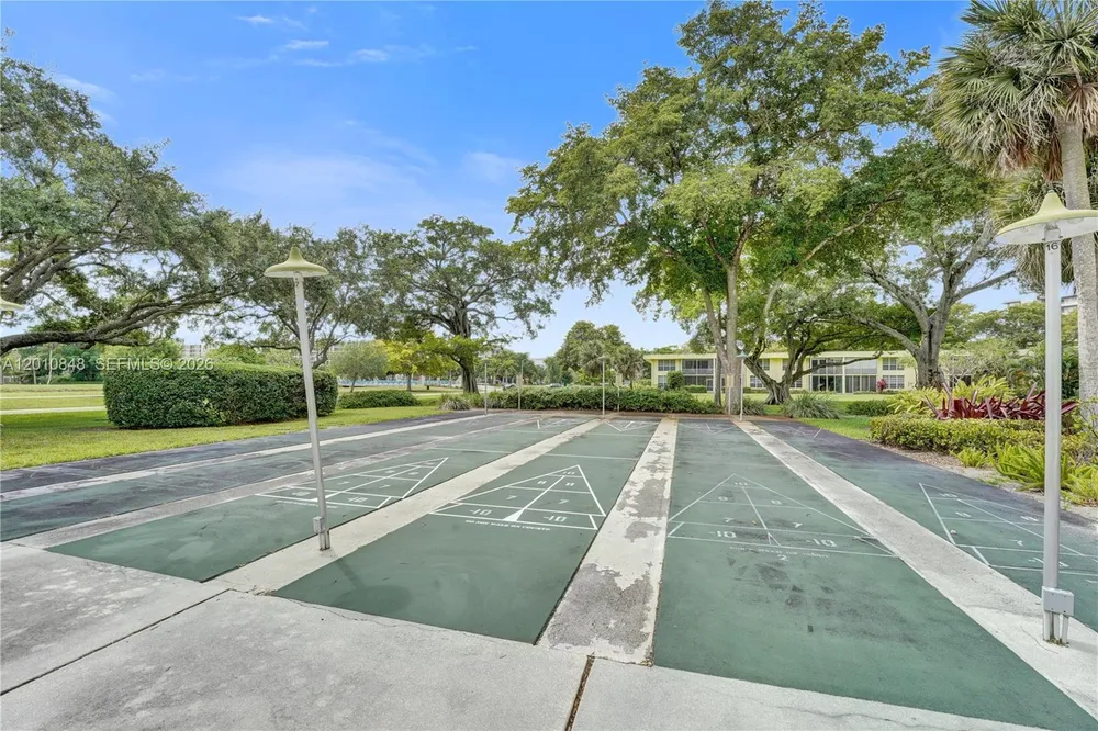 575 Oaks Ln, Pompano Beach, FL 33069