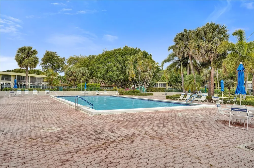 575 Oaks Ln, Pompano Beach, FL 33069
