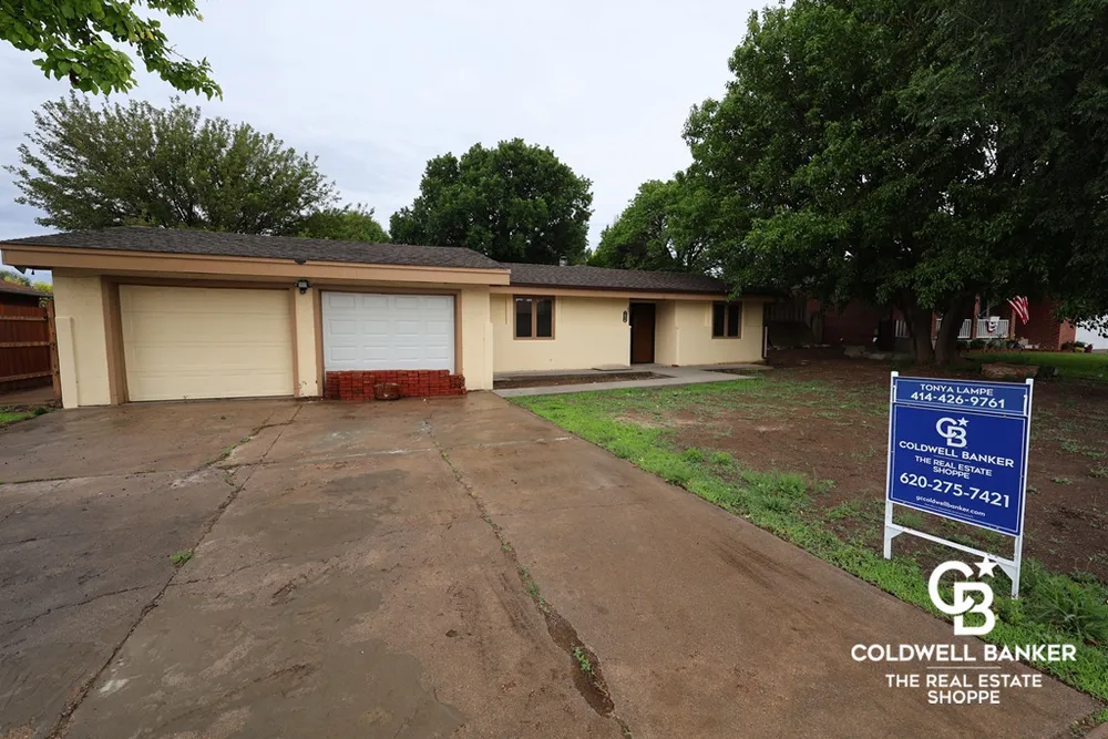 1524 Harvest Ln, Garden City, KS 67846