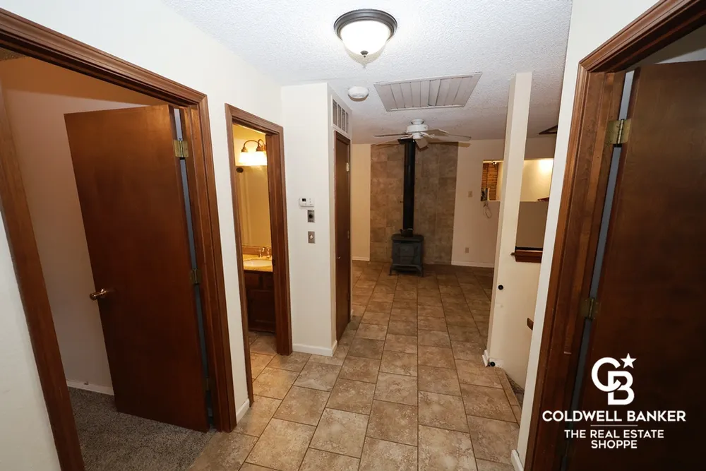 1524 Harvest Ln, Garden City, KS 67846