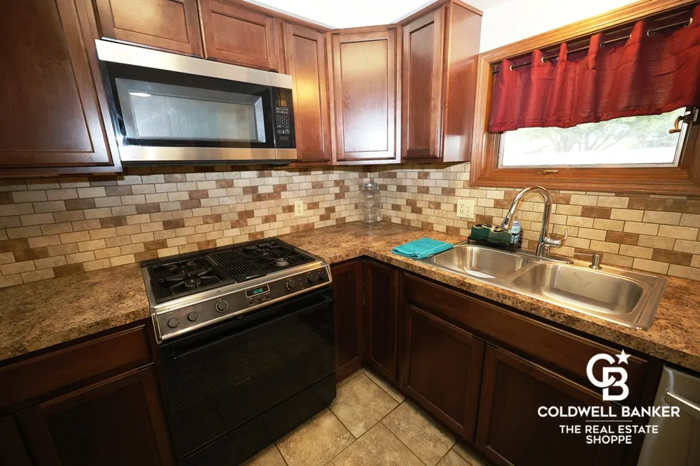 1524 Harvest Ln, Garden City, KS 67846