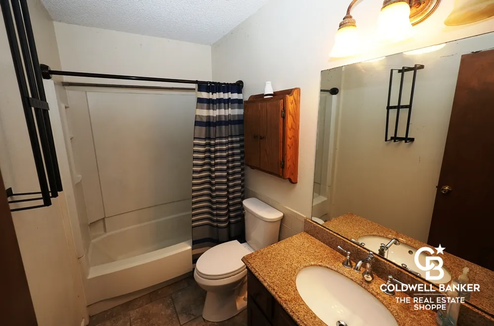 1524 Harvest Ln, Garden City, KS 67846
