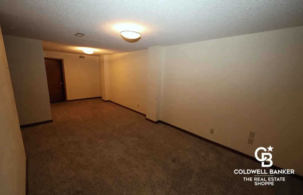 1524 Harvest Ln, Garden City, KS 67846