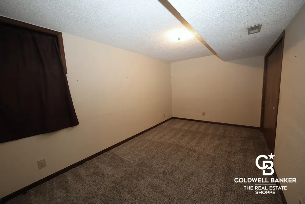 1524 Harvest Ln, Garden City, KS 67846