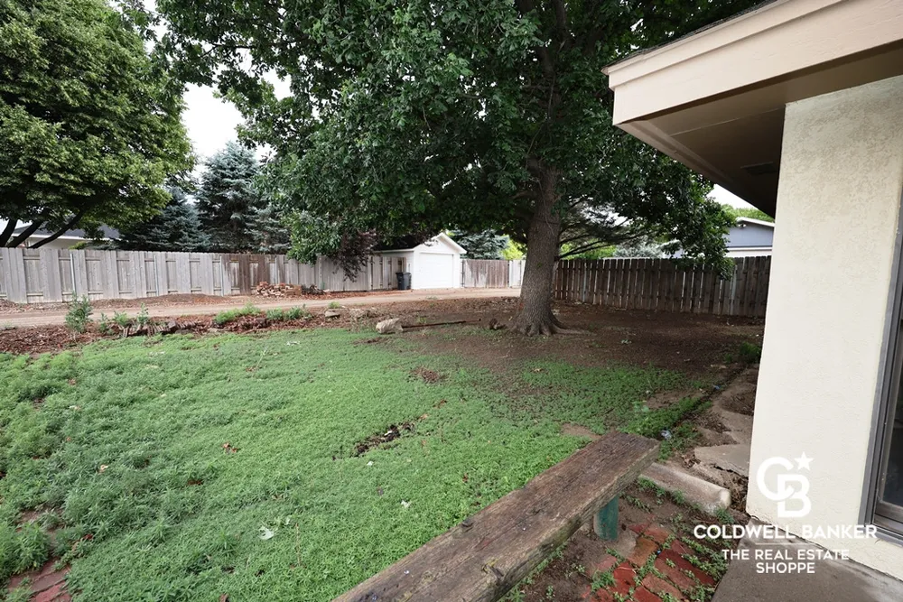 1524 Harvest Ln, Garden City, KS 67846