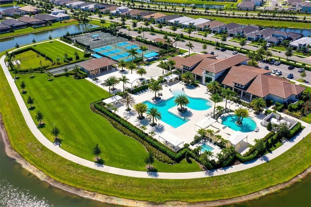 5018 Surfside Circle, Lakewood Ranch, FL 34211