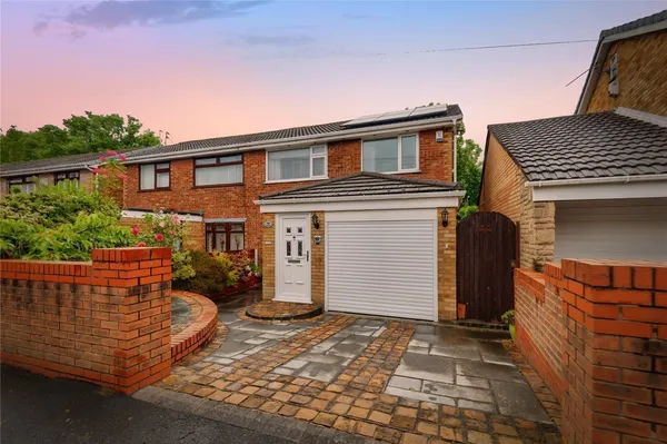 Renfrew Avenue, ST. HELENS, Merseysid...
