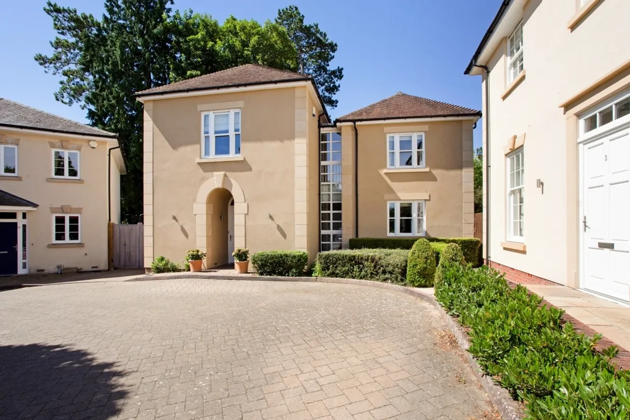 Mornington Drive Winchester SO22 photo 1